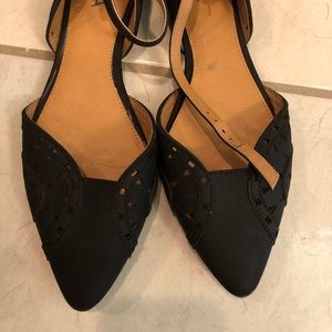 Black pointy toed flats. Has ankle strap.